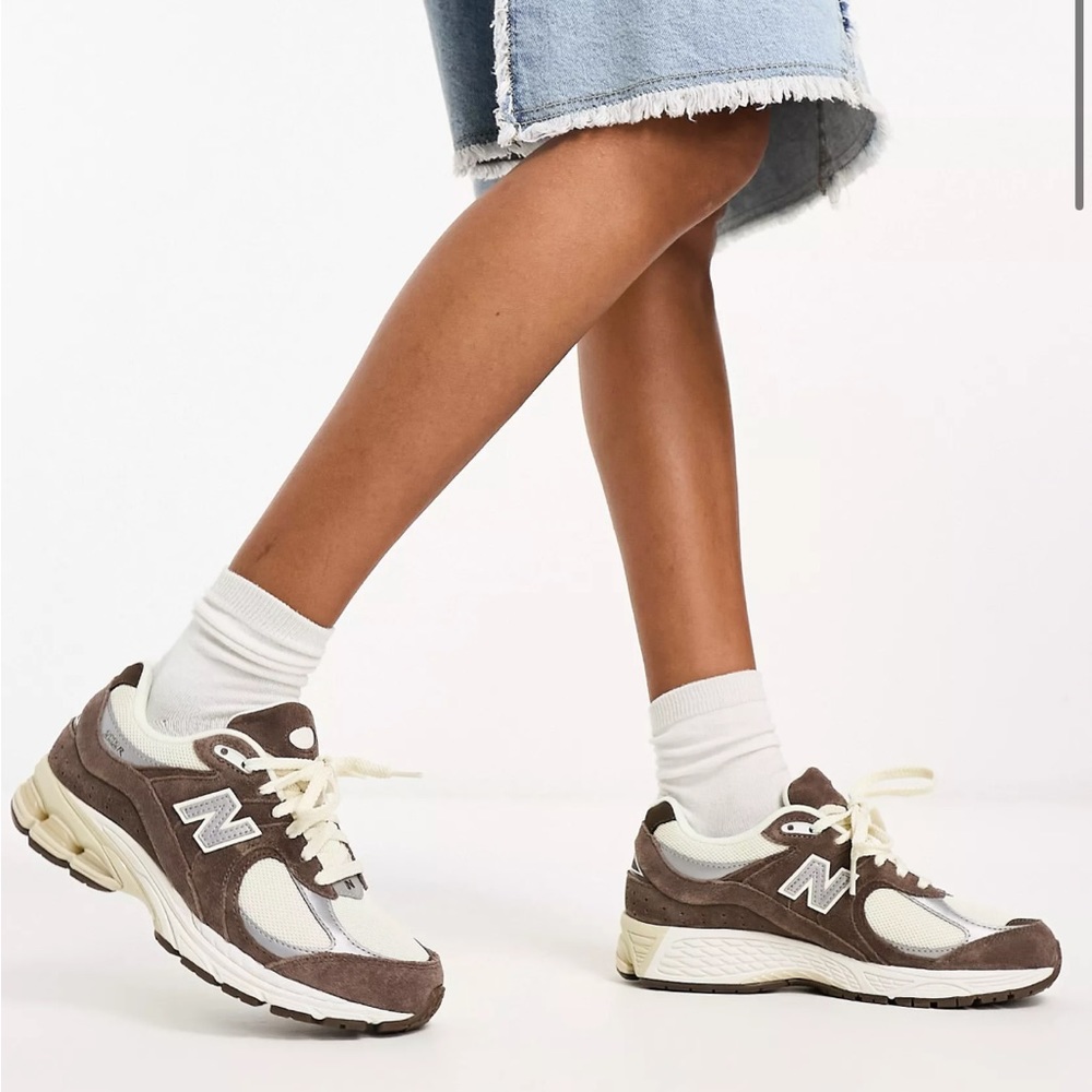 Unisex New Balance Brown 2002R